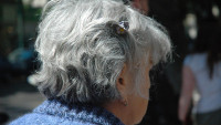 seniorka woman-208723 1280